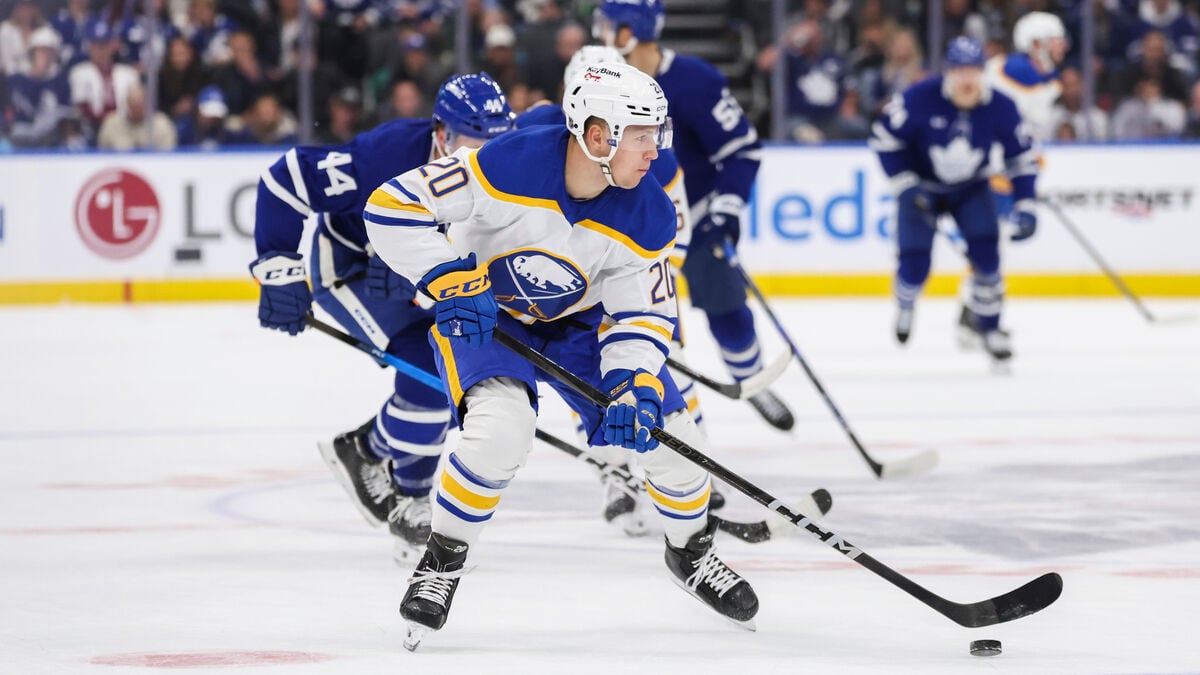 NHL forward suffers blood clot