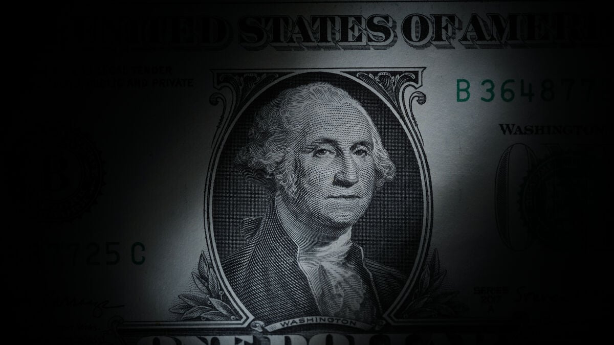 Dollar strengthens in wake of Iran war