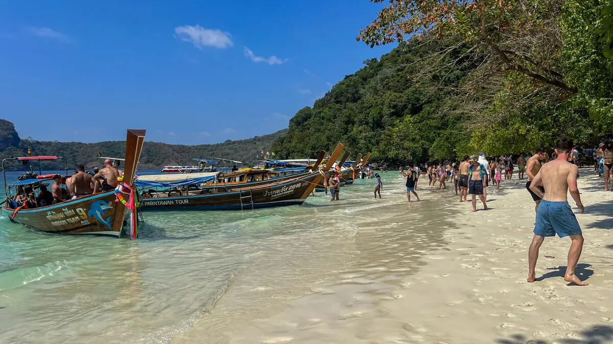 Thailand halves visa-free travel time to 30 days