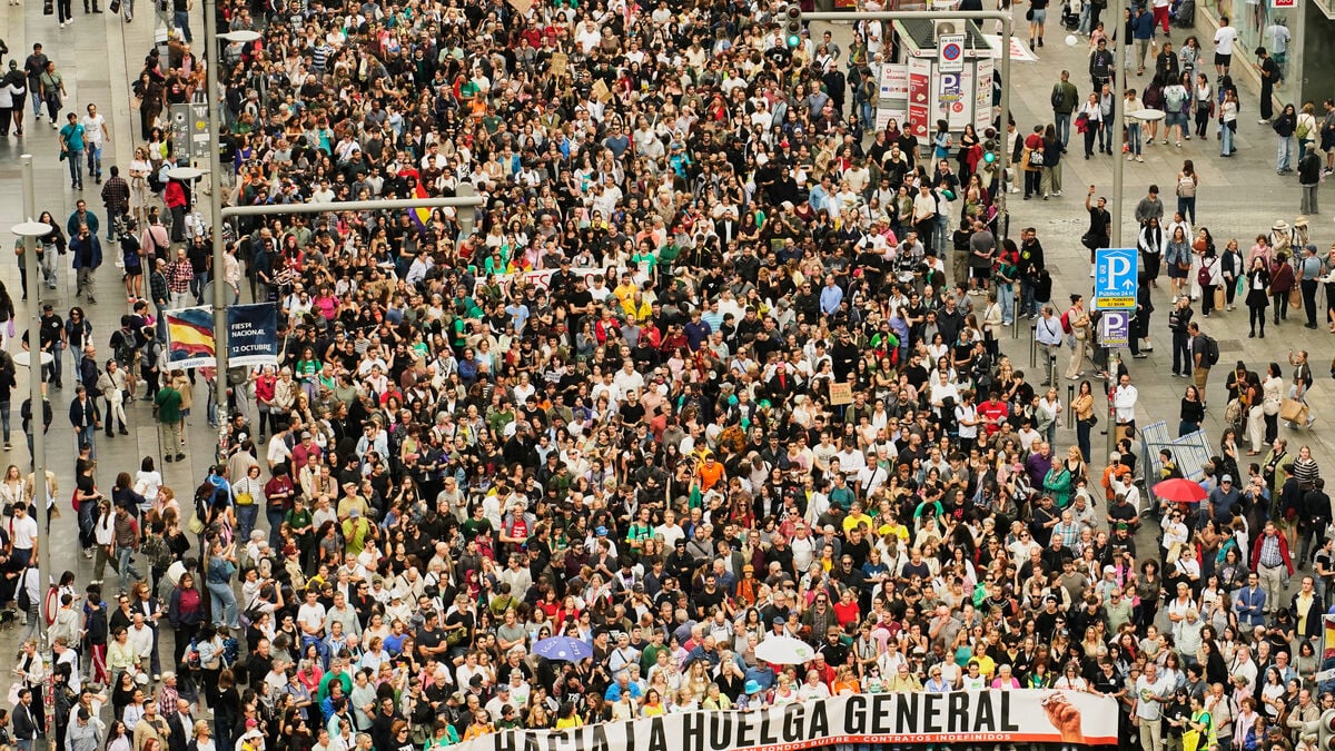 Spanish police fire rubber bullets as far-right groups target protest camps