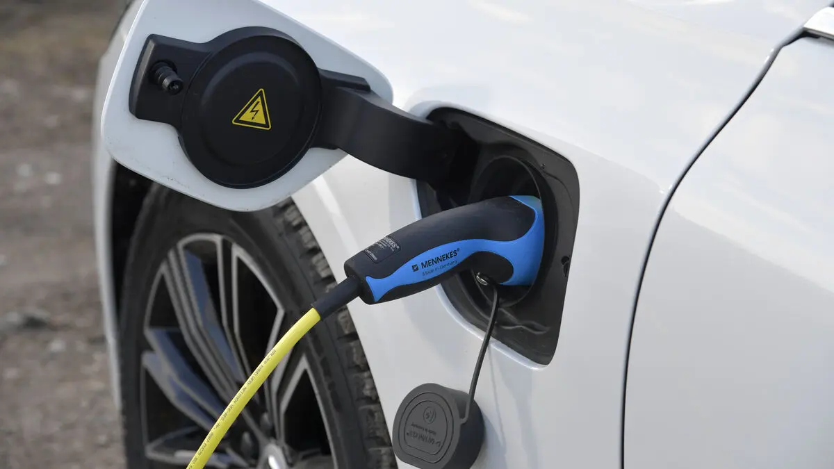 Electric car bonus delayed