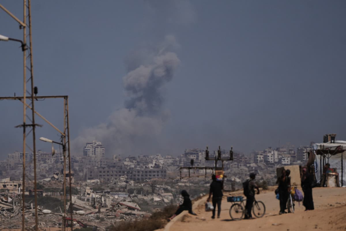 Israeli Military Encircles Gaza City, Sources Report