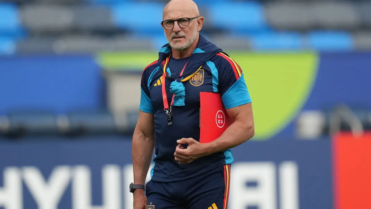 Spain extends Luis de la Fuente's contract through 2032 after Euro and World Cup success