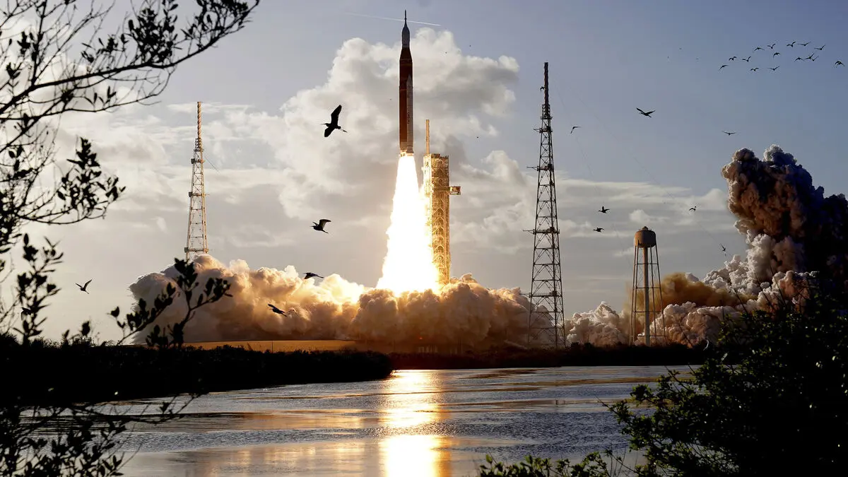 Shot out of orbit - Artemis II astronauts on their way to the moon