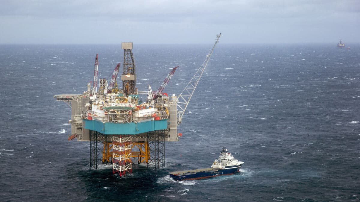 Brent oil tops $100 a barrel for first time since May