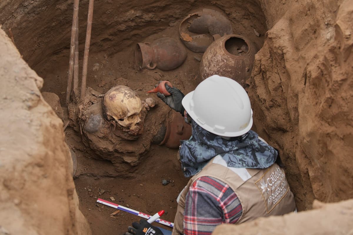 Workers Uncover 1,000-Year-Old Skeleton in Lima During Gas Expansion
