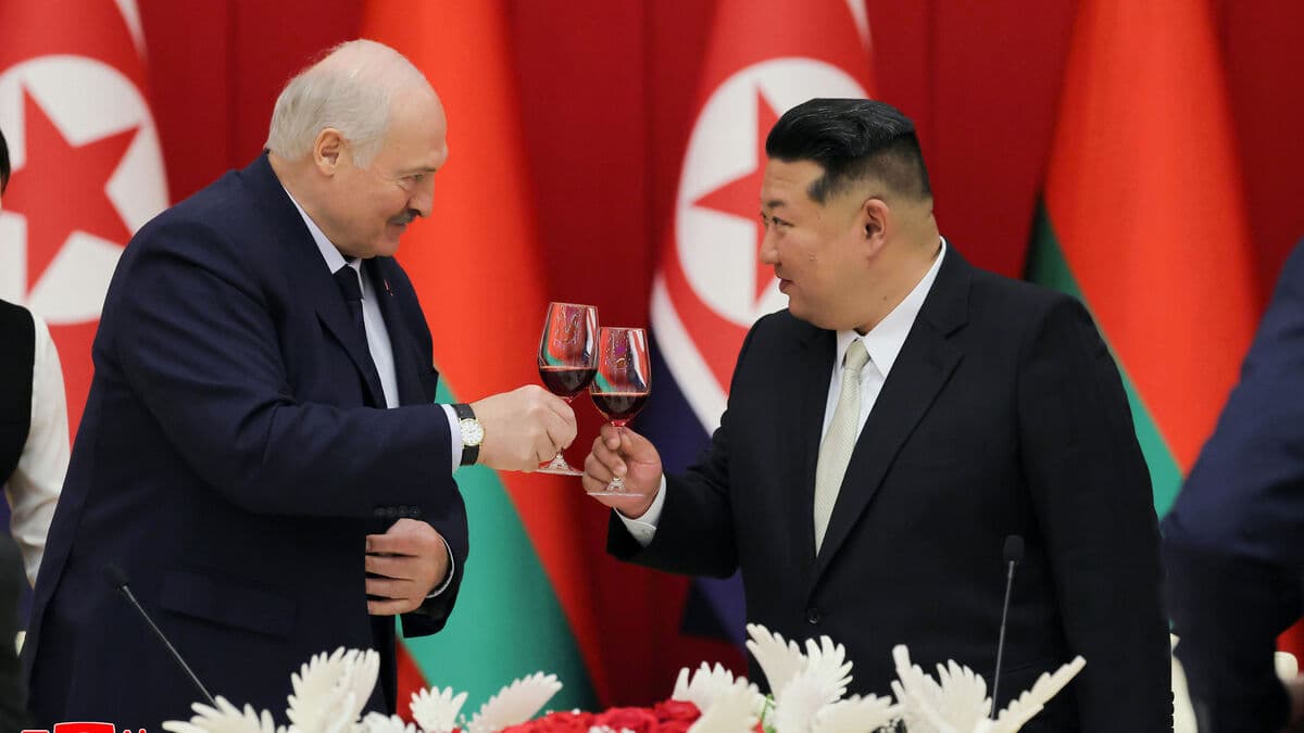 Lukashenko brings assault rifle as gift to Kim Jong-Un