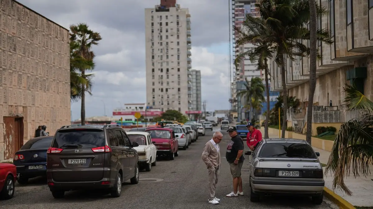 Trump threatens tariffs on countries that sell oil to Cuba