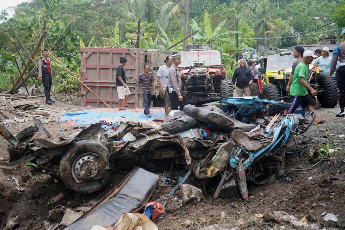 Eleven Preschool Teachers Die in Indonesian Minibus Crash