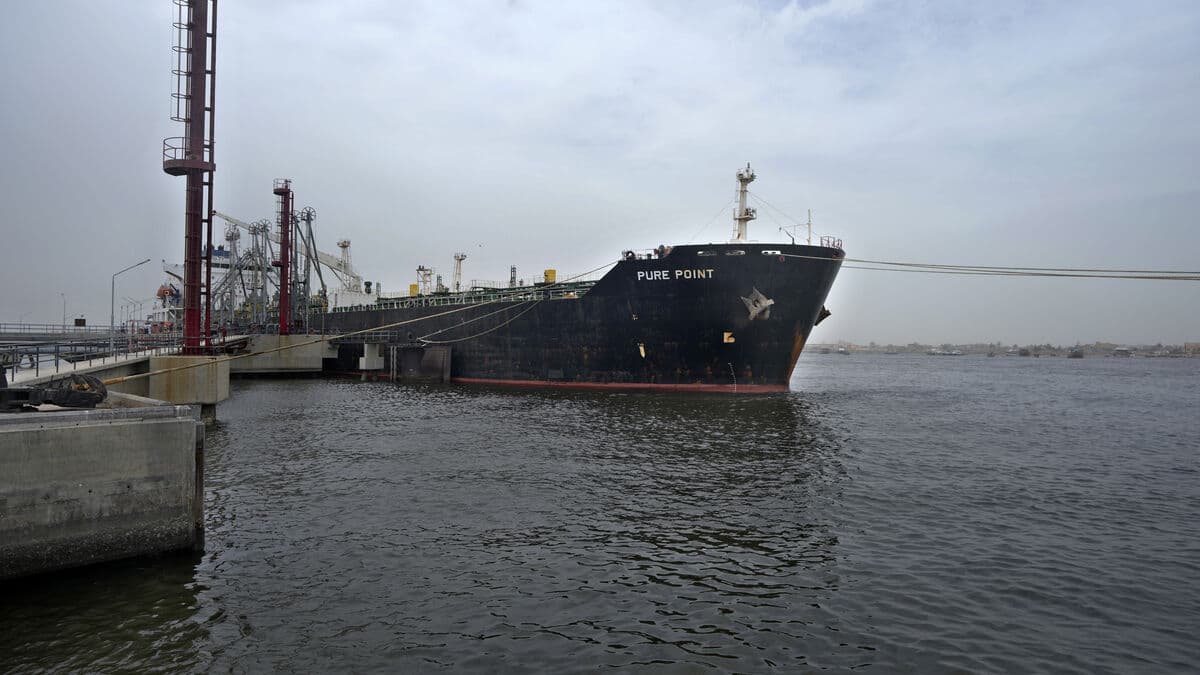 EU keeps Russian oil price cap at $44 as sanctions talks continue