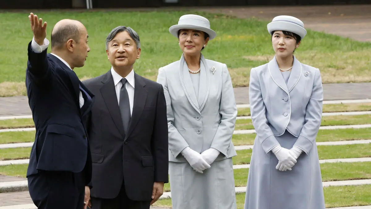 Japan's Imperial Dilemma: Reform or End of the Monarchy