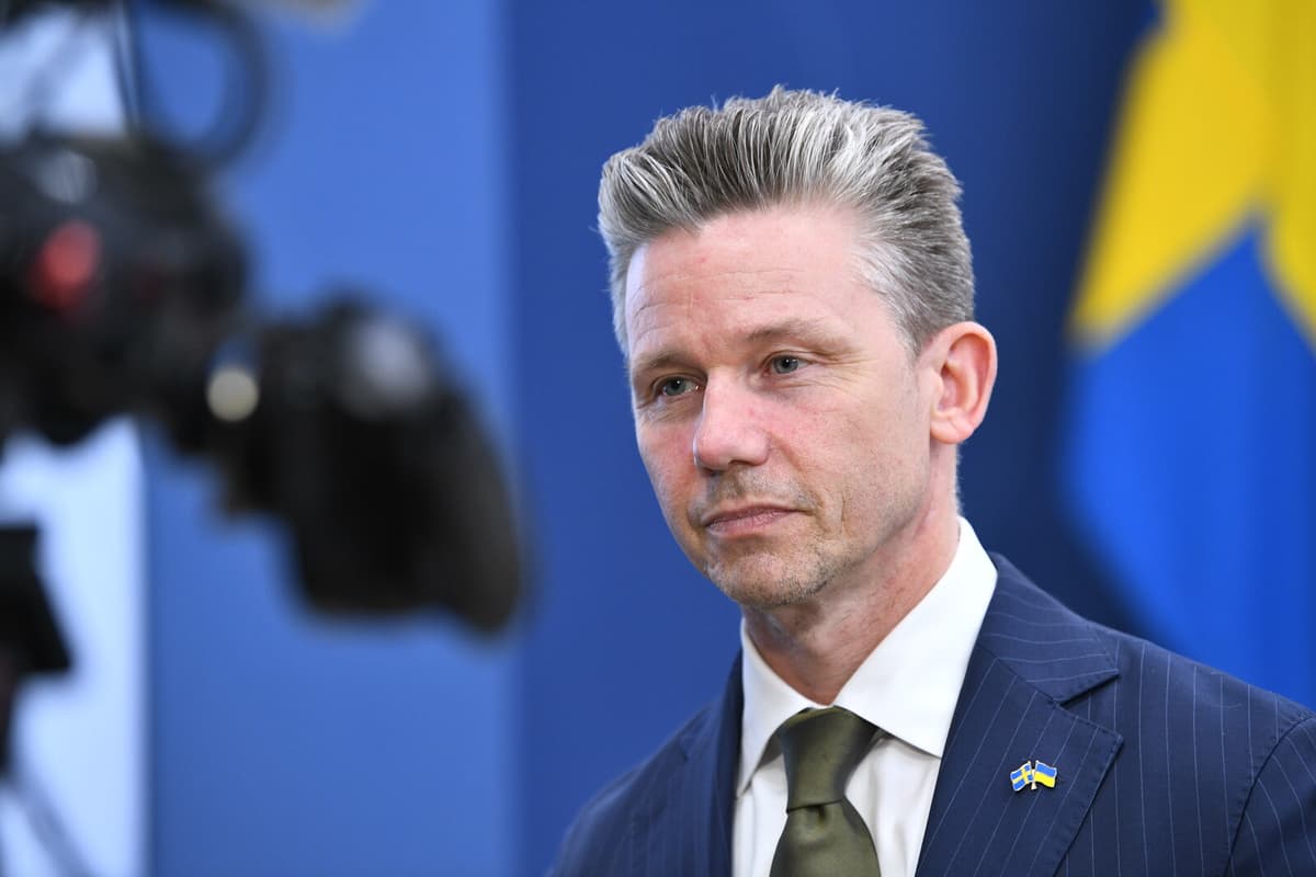 Defence Minister Jonson Warns of Serious Middle East Situation