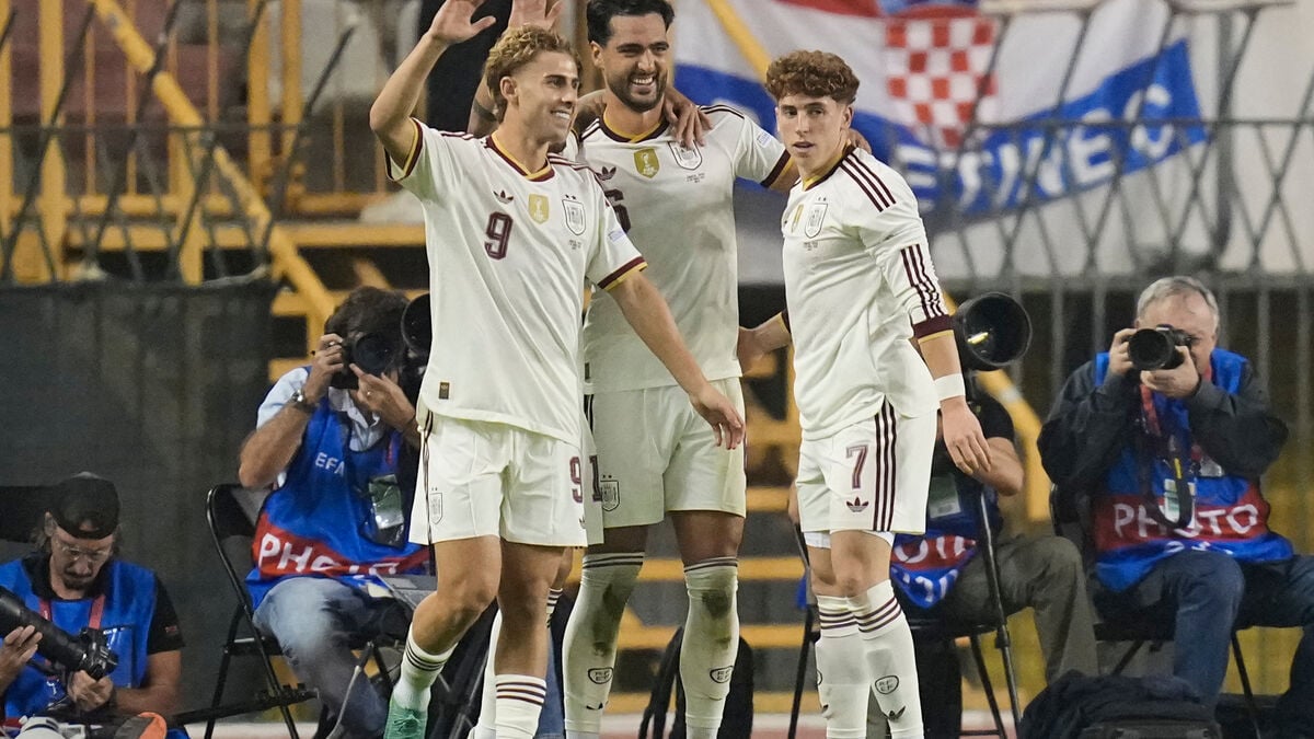Mikel Merino scores twice as Spain extend unbeaten run to 42 matches with win over Croatia