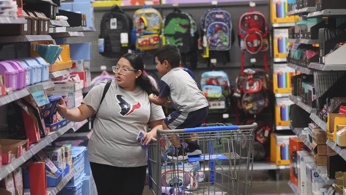 US retail sales unexpectedly weak in December