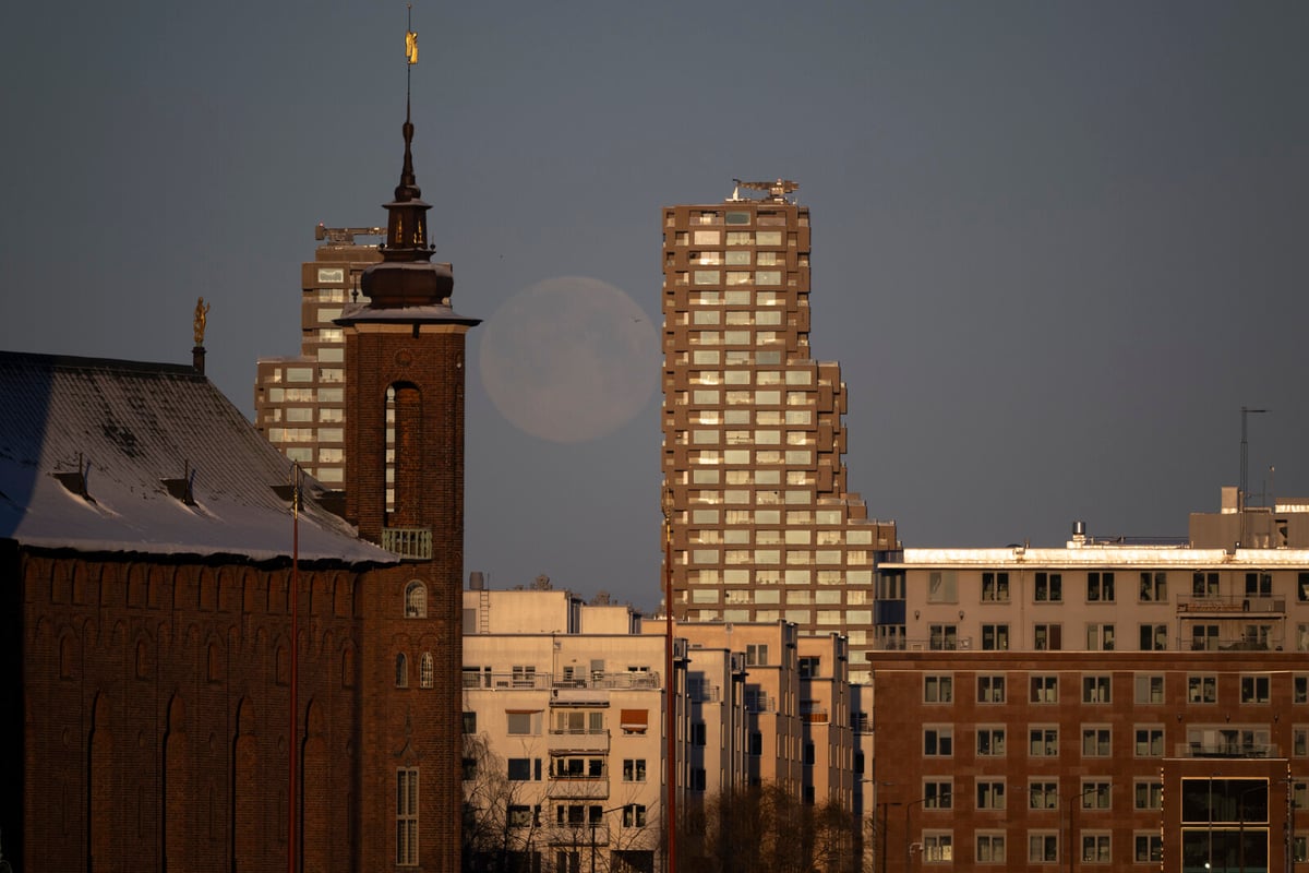 Swedish Economy Shrinks in Q1 2025 Raising Interest Rate Cut Likelihood