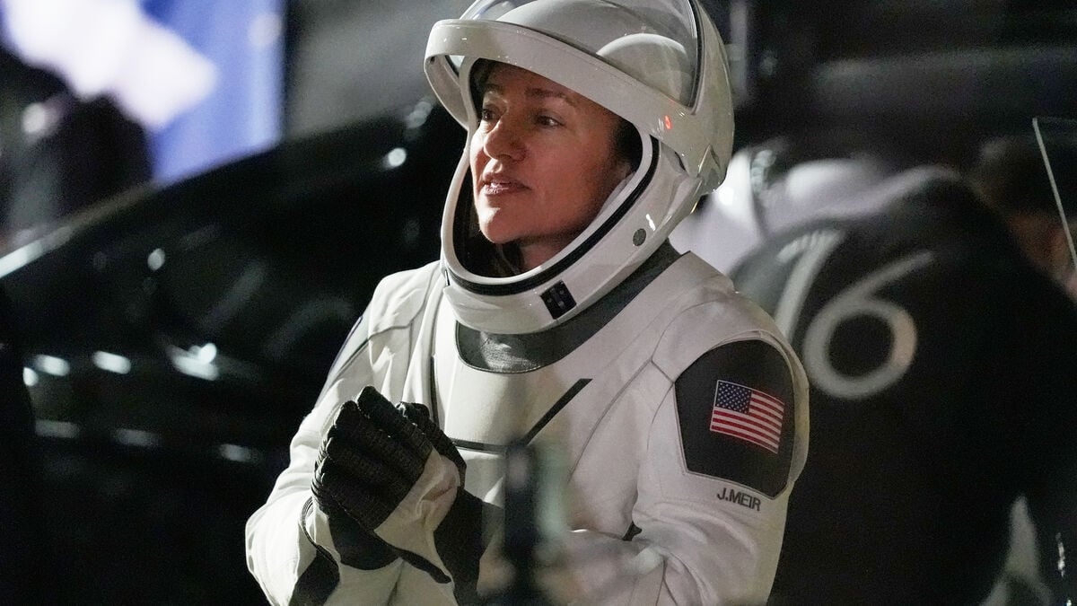 Astronauts led by Swedish-American Jessica Meir arrive at International Space Station