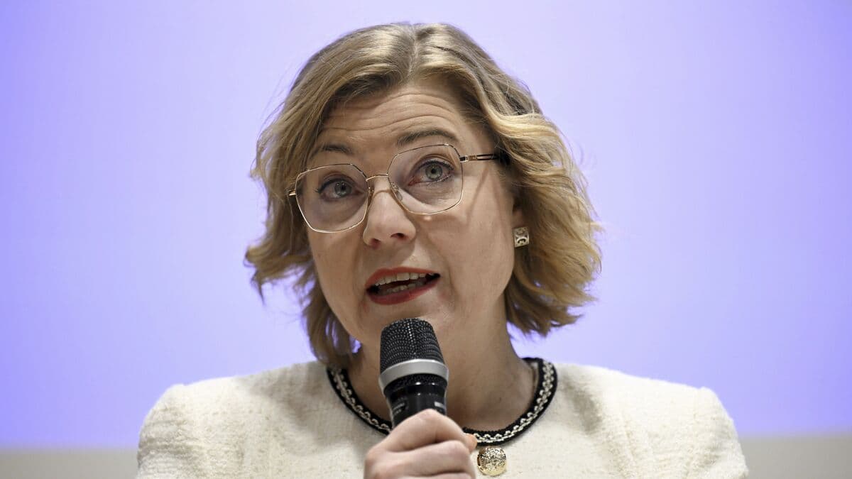 EU warns of tougher measures against cloud giants