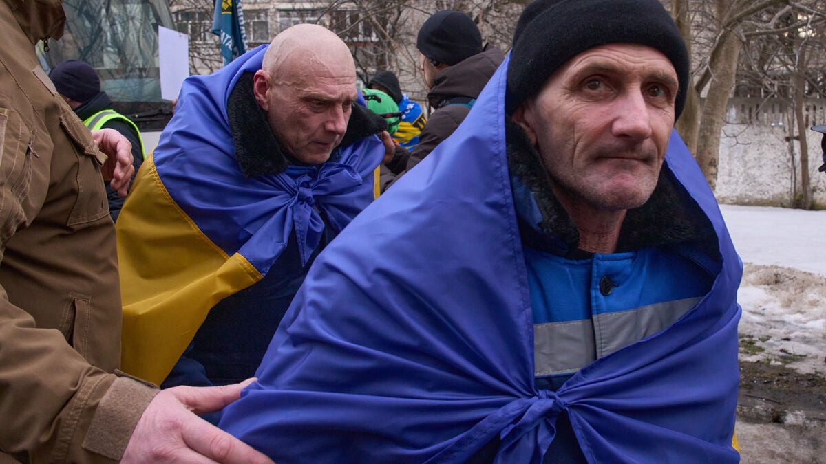 Ukraine and Russia exchange 300 prisoners of war each