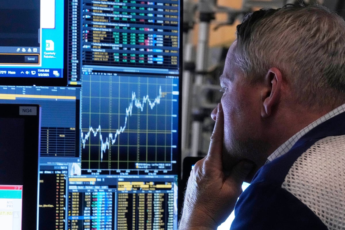 Wall Street Rises Amid US-China Tariff Tensions