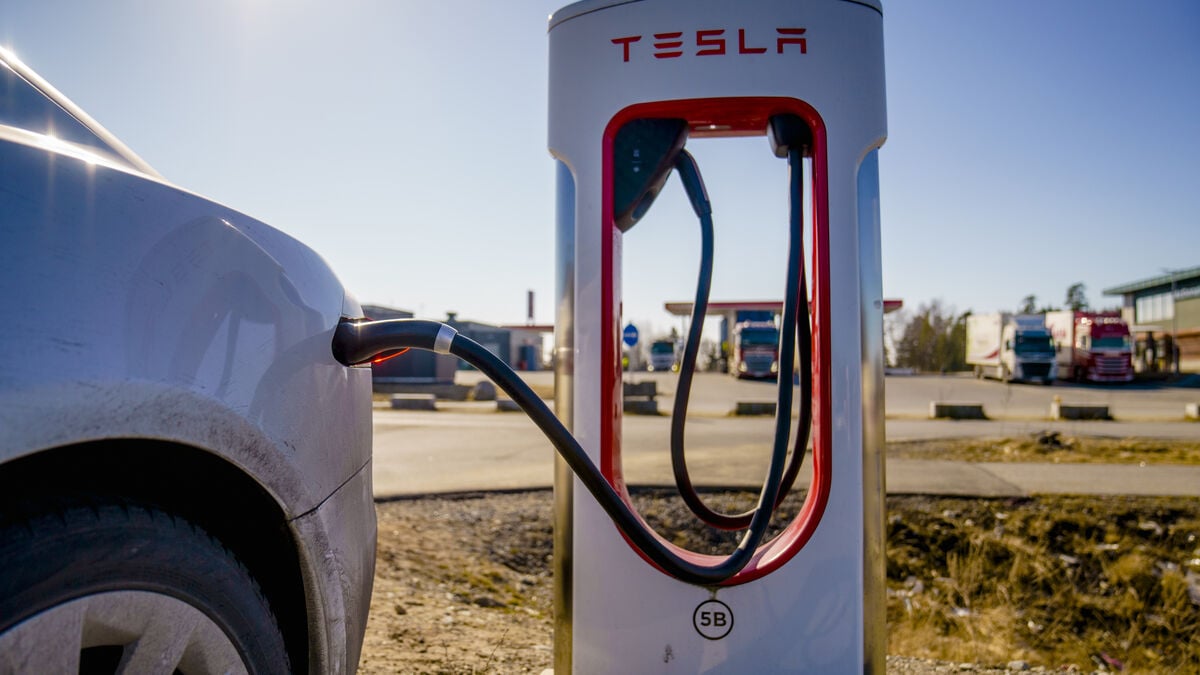 Norway sets new electric car sales record as EVs reach 98.8% of new cars