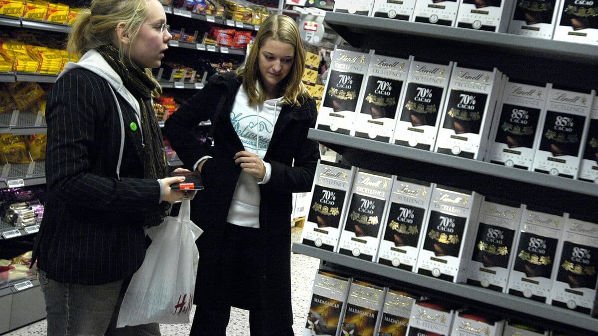 Lindt & Sprüngli reports 8.2% sales increase to 5.92 billion Swiss francs in 2025