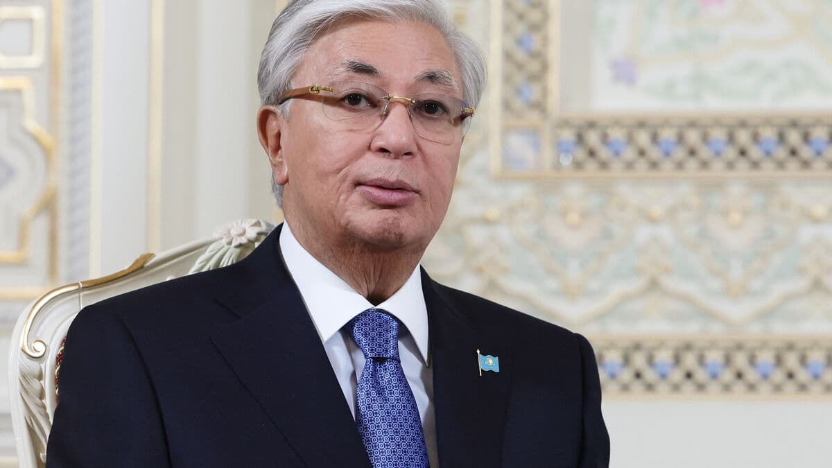 Kazakhstan's president signs alliance with Putin