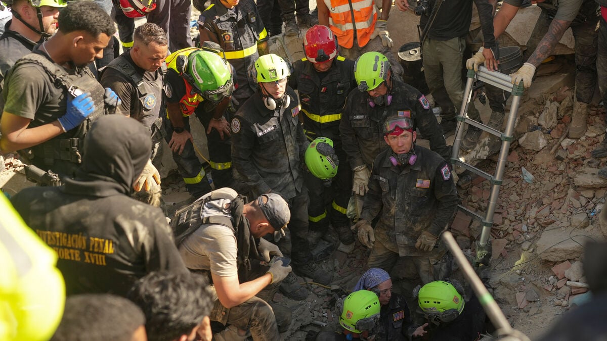 Venezuela earthquake death toll rises to 1,450 as search for survivors continues