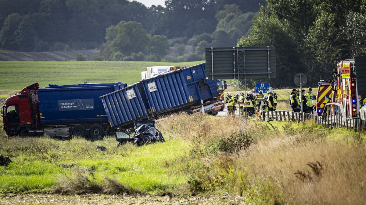 Man in his 60s killed in collision with truck south of Staffanstorp