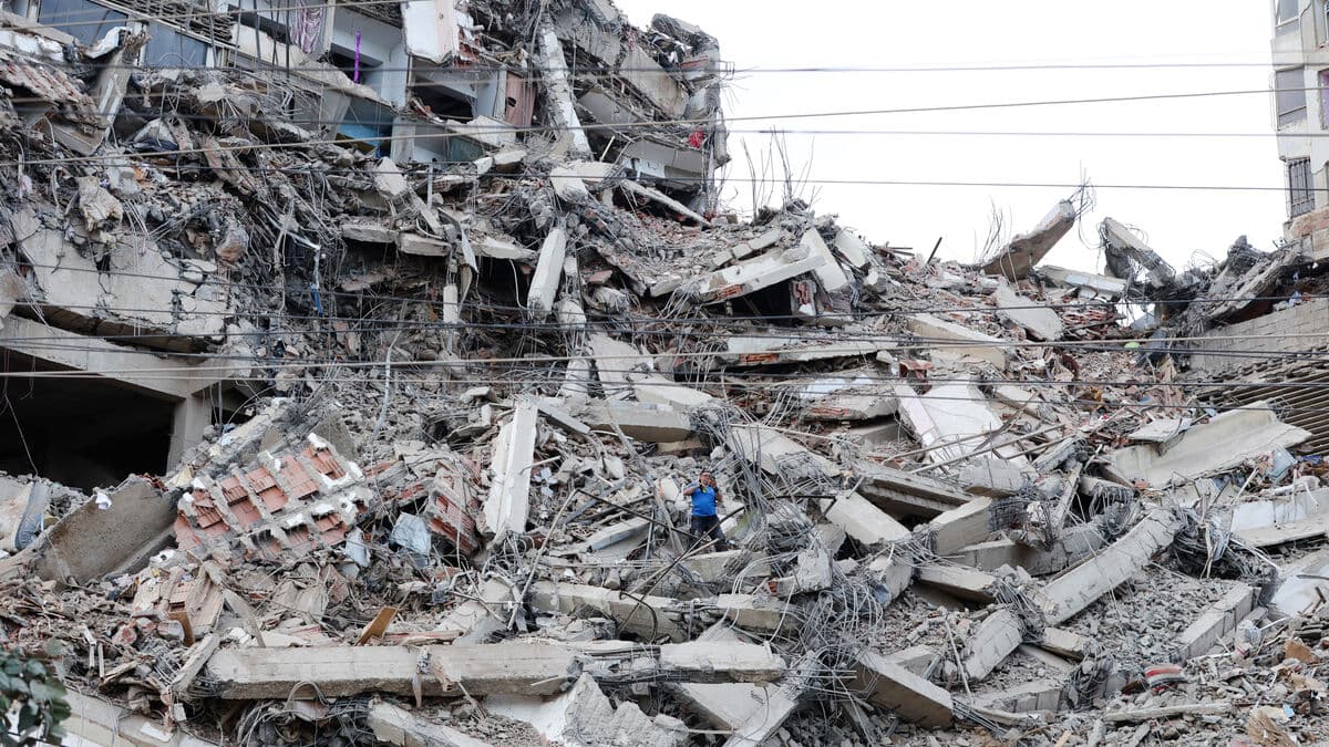 Over 200 dead in Venezuela earthquakes
