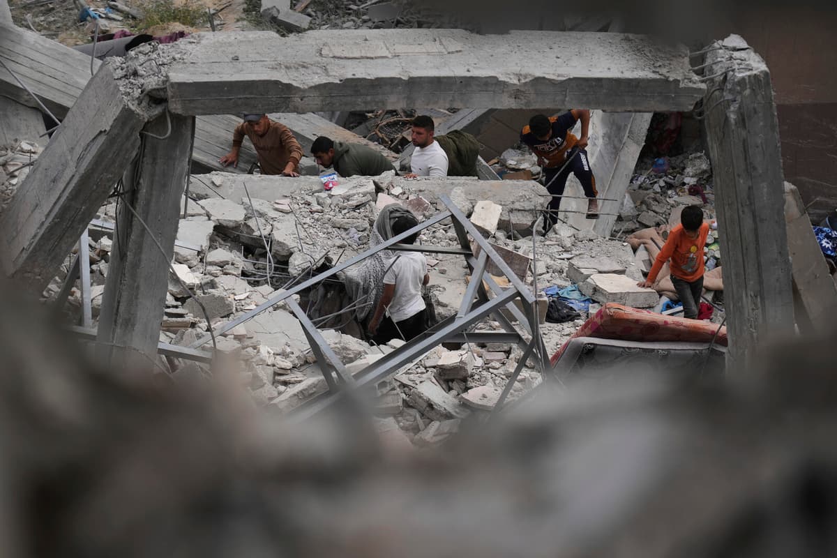 Israeli Airstrikes Intensify in Gaza Amid Growing Humanitarian Crisis