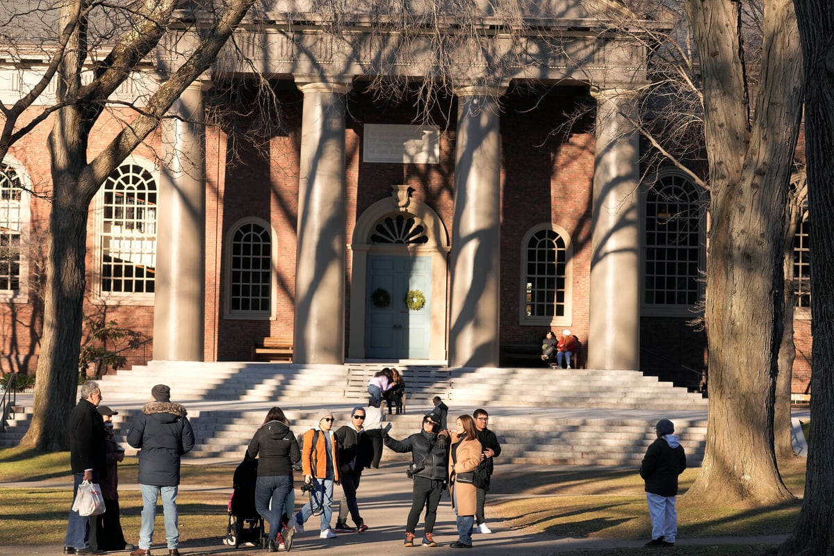 Trump Halts New Student Visas for Harvard