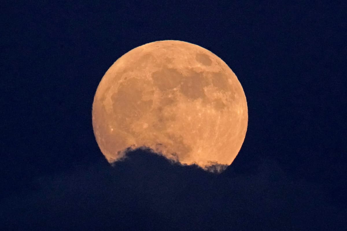 Strawberry Moon Appears Extra Large This Year