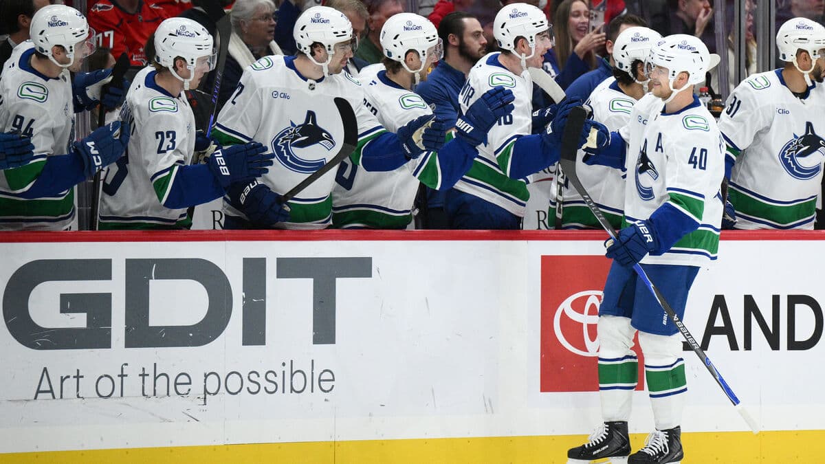 Elias Pettersson Scores First Goal of the Season for Vancouver
