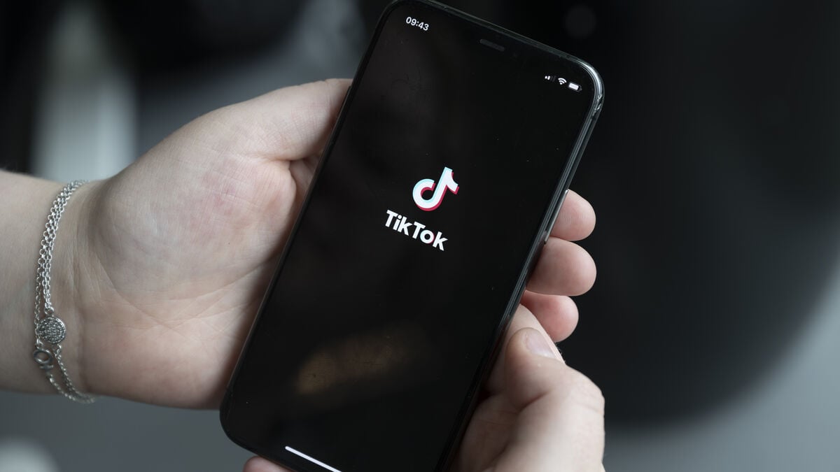 Meta and TikTok to Comply with Australia's Social Media Age Limit