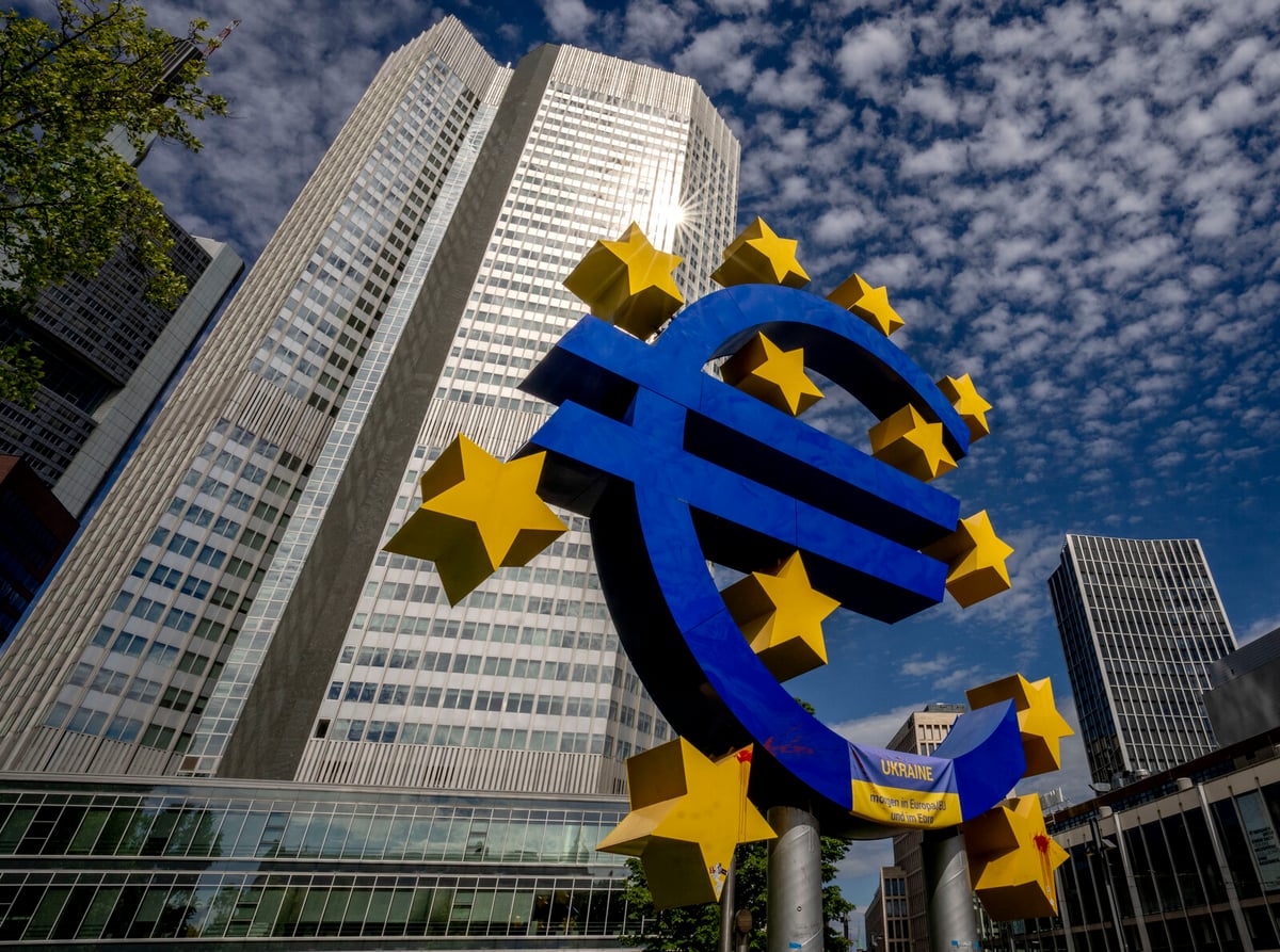 The euro is close to a record high against the dollar in the trade war.