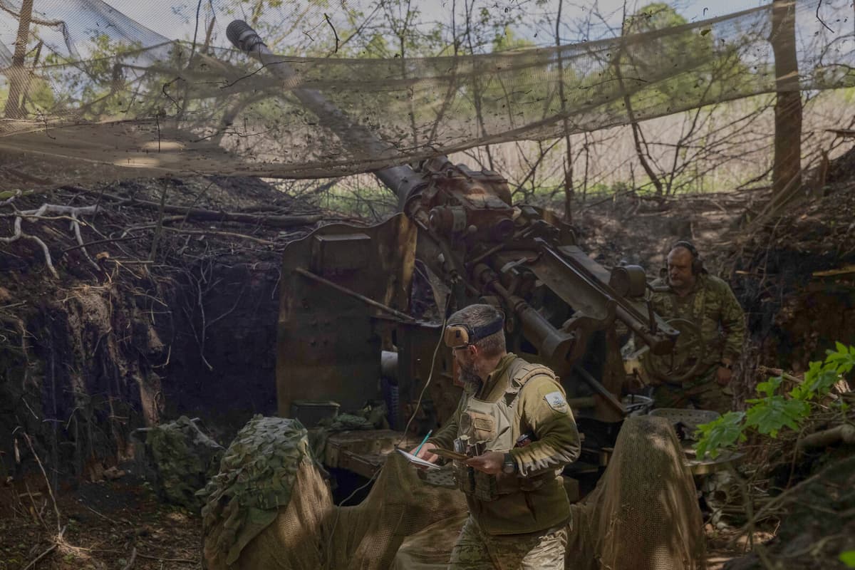 Thousands of Ukrainian Men Attempt to Flee War Amid Restrictions