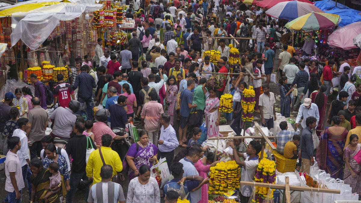 Now 1.4 billion Indians are to be counted as world's largest census begins