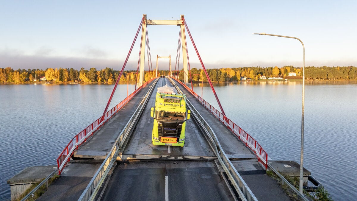 Emergency Ferry to Serve Priority Groups After Strömsund Bridge Damage in Sweden