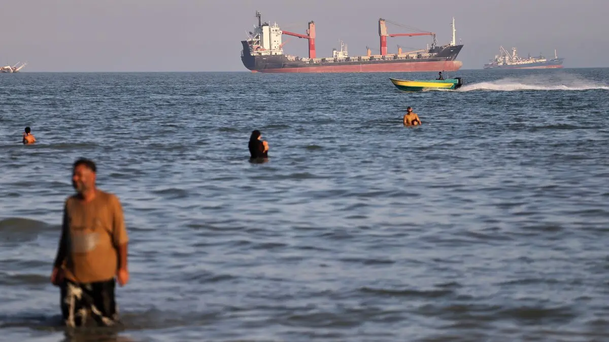 Iran and Oman discuss Strait of Hormuz management after ceasefire talks, report says