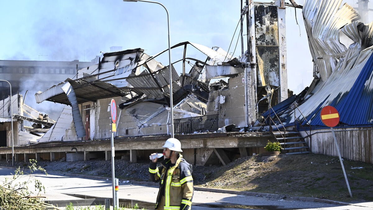 Large overnight fire in southern Stockholm