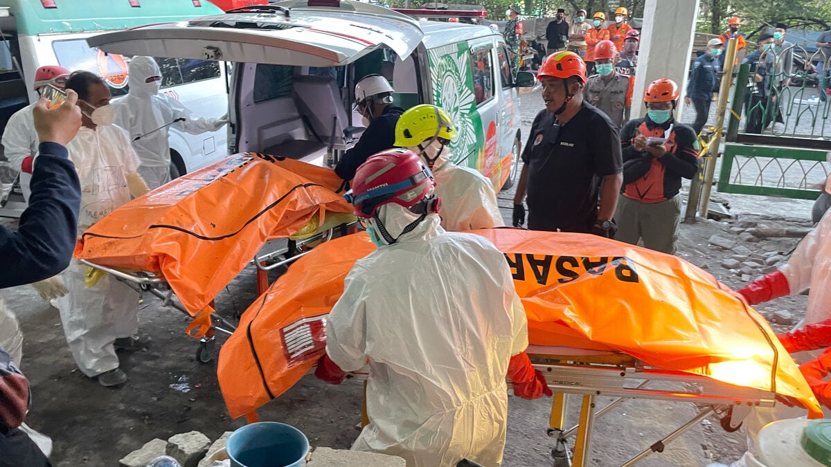 Death Toll Rises to 45 in Indonesian School Collapse