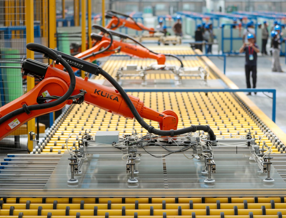 China's Manufacturing Industry Slows in August Despite Stabilized US Trade Relations