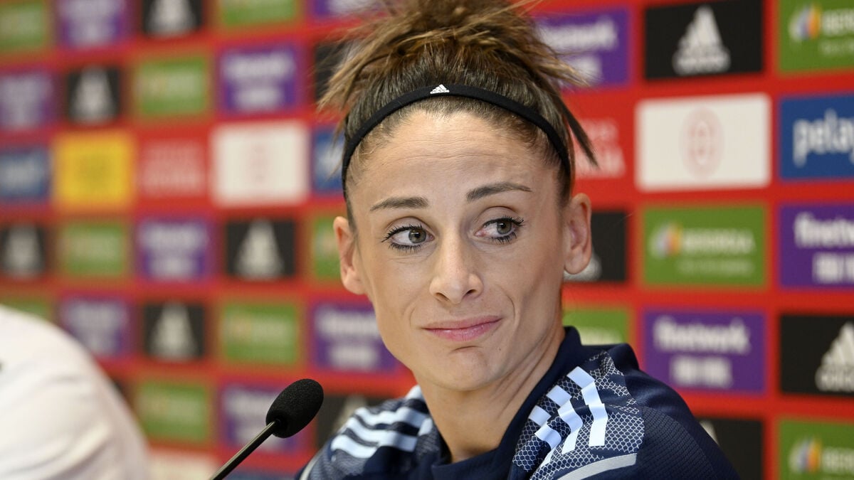 Esther González deletes family photos after Saudi club move, drawing LGBTQ criticism