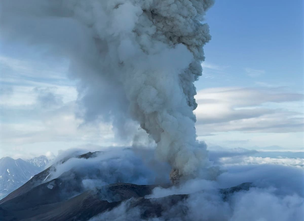 Russian Kamchatka Volcano Erupts After Centuries of Dormancy