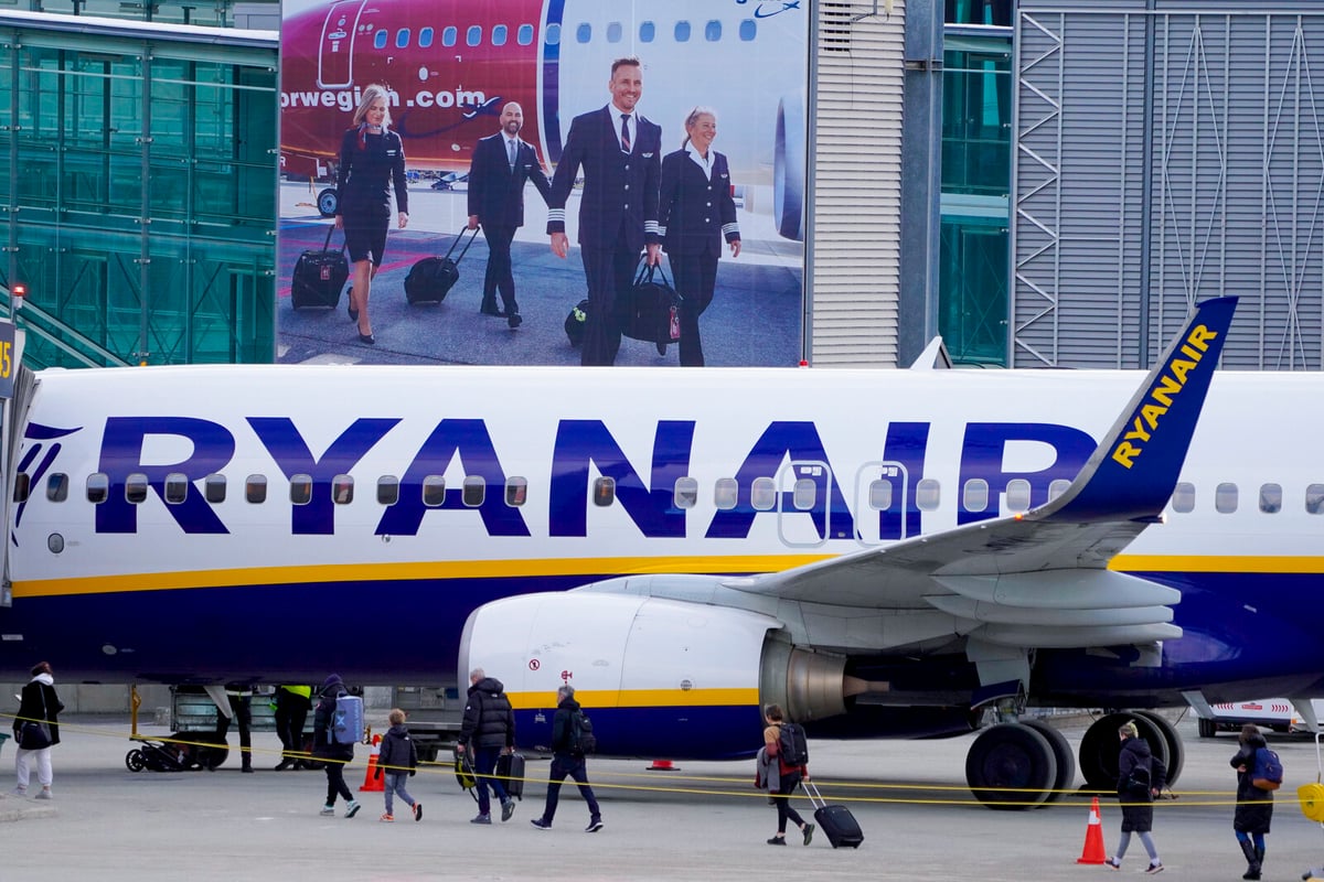 Low-cost Airlines' Baggage Fees Under EU Scrutiny for Legality