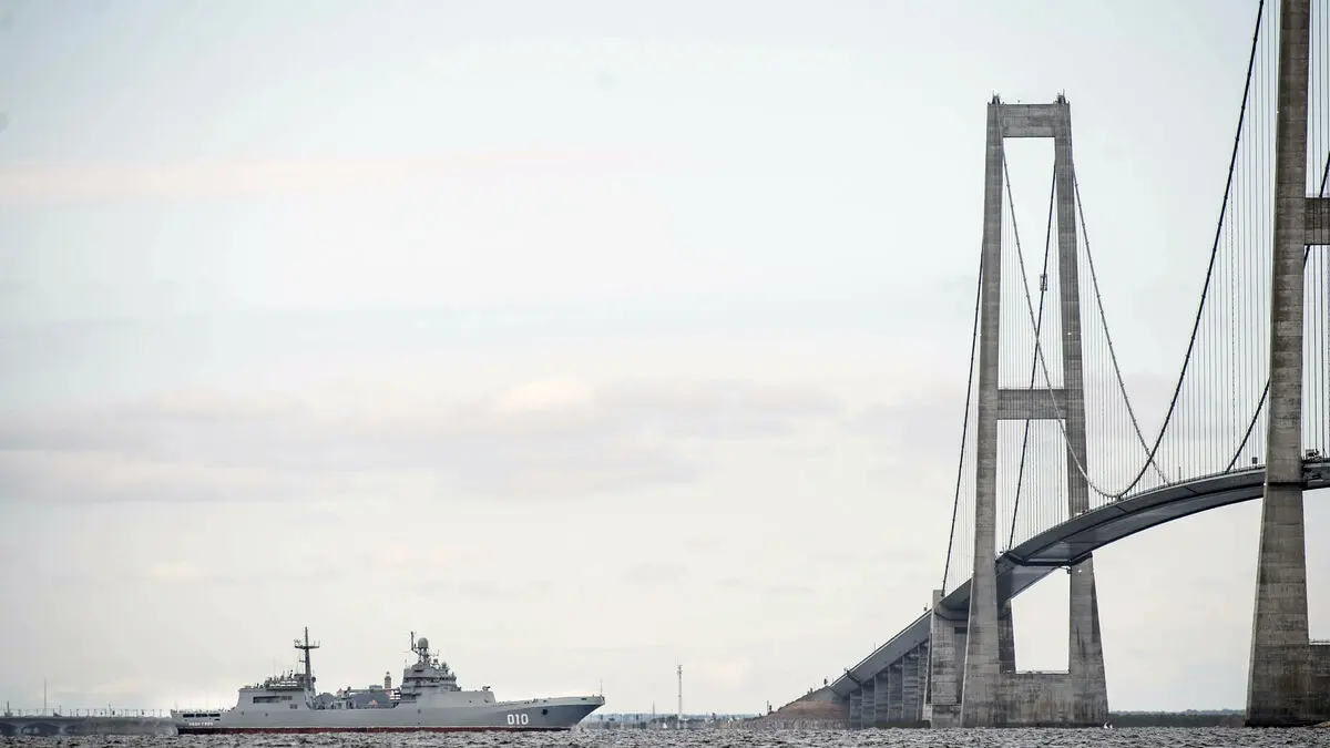 Putin’s superyacht Graceful sails through Danish waters, escorted by Russian ships