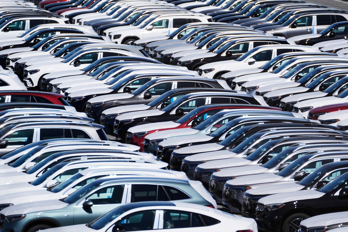 Mercedes Faces Sales Decline in USA and China Due to Tariffs