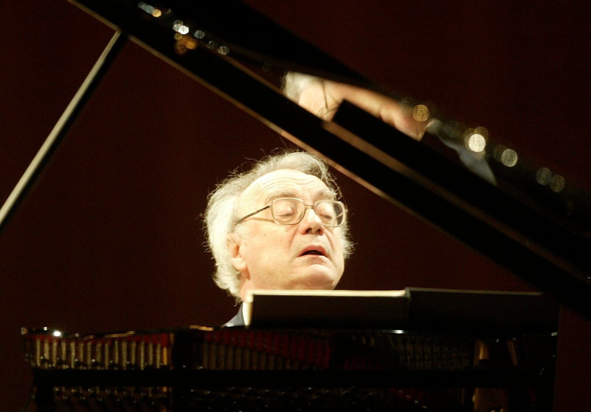 Renowned Austrian Pianist Alfred Brendel Dies at 94