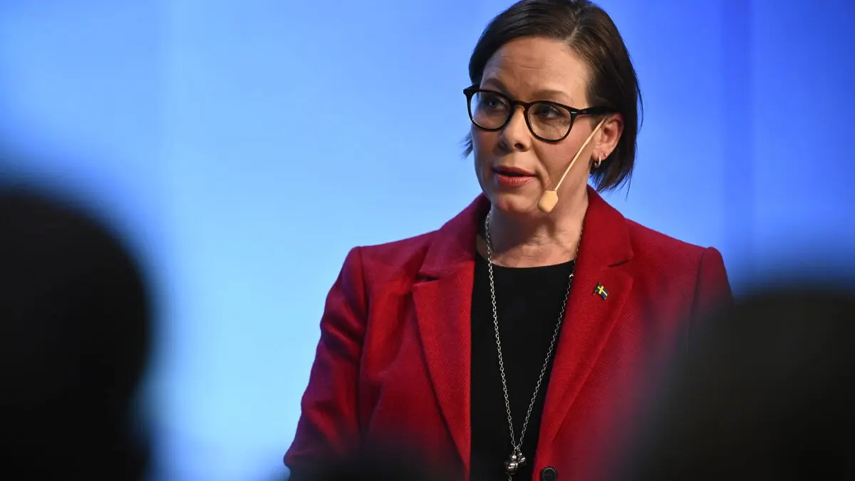 Swedes urged to leave Iran