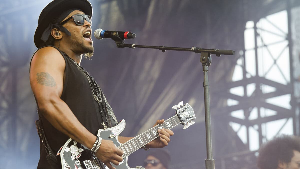 R&B Star D'Angelo Passes Away at 51 After Cancer Battle